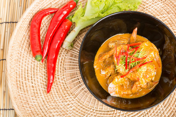 Curry fried shrimps in black cup