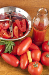 Roman and San Marzano tomatoes to make the past
