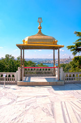 The gilded İftar Pavilion, also known as İftar Kiosk or İftar bower offers a view on the Golden Horn is a magnet for tourists today for photo opportunities.