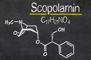 Schiefertafel mit der chemischen Formel von Scopolamin