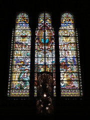 Basilique Notre-Dame de Fourvière - Vitrail et lustre