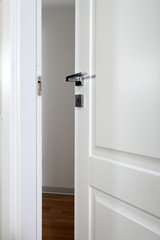 Obraz premium 7550 white door open a