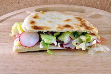 Torta con insalata mista