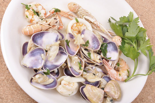 vongole veraci e gamberetti-clams, true, shrimp,