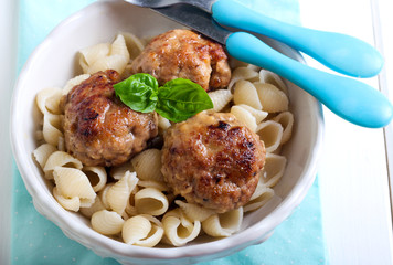 Pasta shell and meatballs