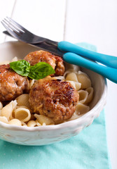 Pasta shell and meatballs