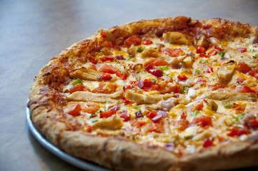 grilled chicken pizza with vegetables tomatoes and green peppers