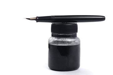 Fountain pen and ink container