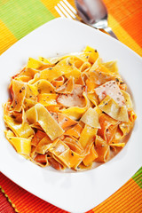 Parpadele with cream and herbs