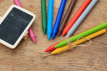 Obraz premium Wax crayons on wood vintage