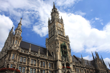 Fototapeta na wymiar The Neue Rathaus (New Town Hall) is a magnificent neo-gothic bui