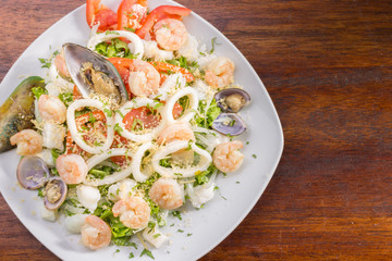 ensalada de mariscos mediterranea