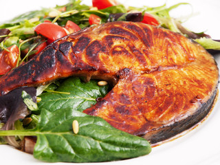 Baked salmon with fresh salad
