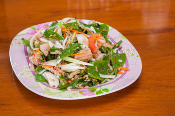 Tuna with tea leaves salad