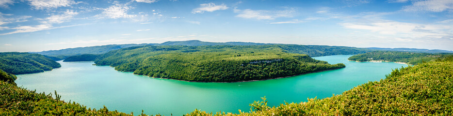 Panorama du lac de Vouglans