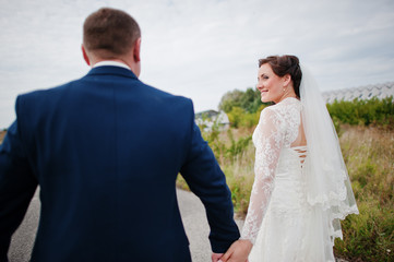 holding hands wedding couple