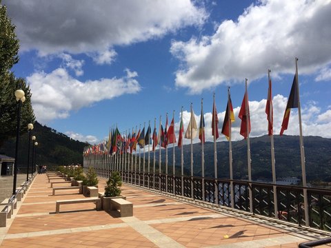 banderas de todos los paises de europa en el mirador