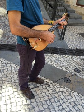 musico callejero tocando
