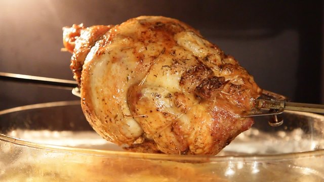Poulet r&ocirc;ti &agrave; la broche