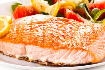 Grilled salmon and vegetables 