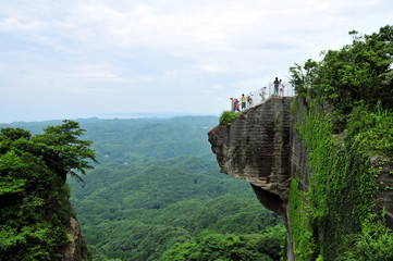 千葉県　鋸山の日本寺　地獄のぞき