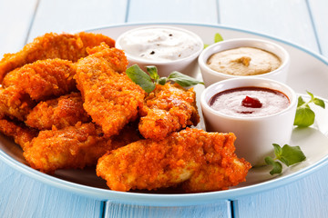 Grilled chicken nuggets and vegetables 