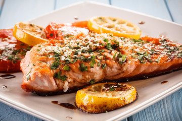 Grilled salmon and vegetables