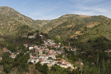 Fototapeta na wymiar village on the hillside