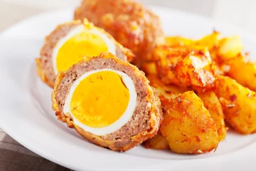 Selbstklebende Fototapete Vorspeise Meatloaf with eggs