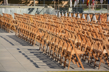 sillas para el publico de un concierto