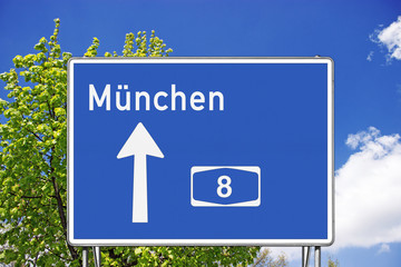 Autobahn 8 in Richtung München