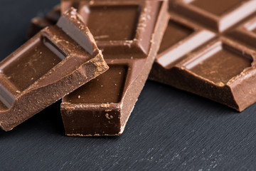 Chopped chocolate with cocoa