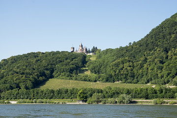 Fototapeta na wymiar Schloss Drachenburg bei Königswinter am Rhein, Deutschland