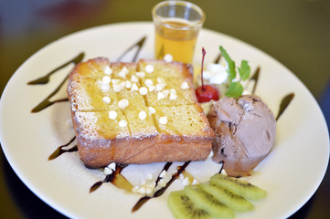 Sweet toast