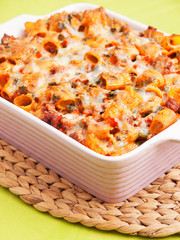 Baked macaroni with meat and cheese