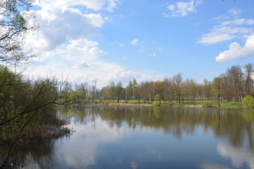 Fototapeta na wymiar Весной на озере