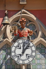 reloj tipico en la ciudad de burgos