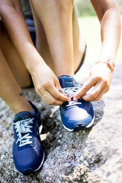 girl tying her shoes