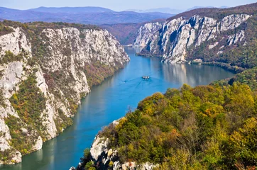 Zelfklevend Fotobehang 2000 feets of vertical cliffs over Danube river at Djerdap gorge © banepetkovic
