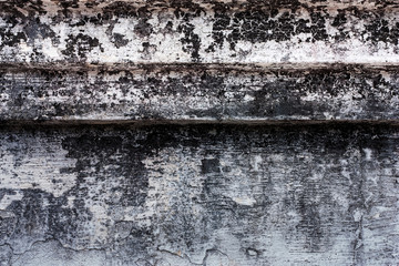 Textured walls with dirt.