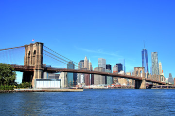 Fototapeta na wymiar View of New York City Downtown Skyline with Brooklyn Bridge
