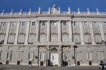 Fototapeta na wymiar palais royal de Madrid