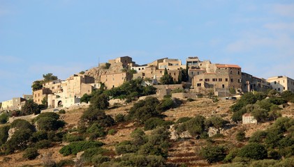 Fototapeta na wymiar Sant'Antonino vu d'Aregno ( Haute-Corse ) 