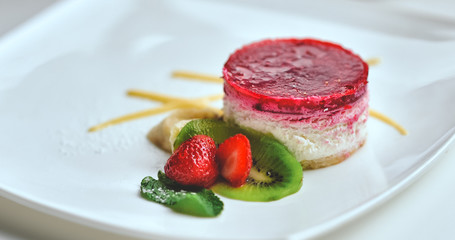  Cheesecake with strawberry and mint