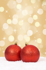 Weihnachtskugeln Weihnachten gold Dekoration mit Textfreiraum