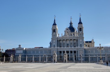 Fototapeta na wymiar eglise de Madrid