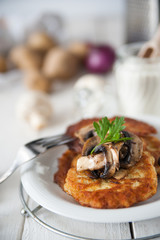 Crunchy potato pancakes with mushrooms