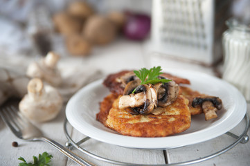 Crunchy potato pancakes with mushrooms