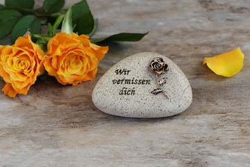 Stein mit Trauerspruch