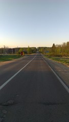 Obraz premium Empty road in spring evening